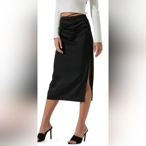 ASTR the Label NWT high-slit, ruched skirt in black - Size Large